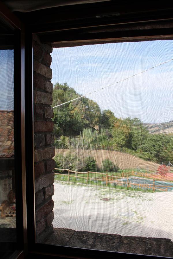 Casale Fontanile Bed And Breakfast Smerillo Exteriér fotografie
